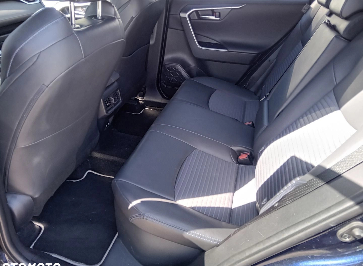 Toyota RAV4 cena 146900 przebieg: 60935, rok produkcji 2020 z Stopnica małe 497